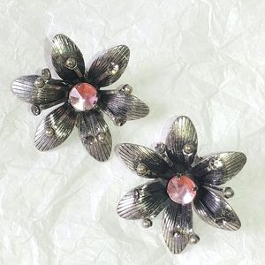 PINK & SILVERTONE FLOWER CLIP EARRINGS - VINTAGE FLORAL EARRINGS